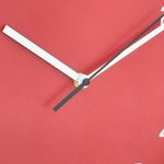 Reloj de Pared de 30 cm Diseño Minimalista Color Rojo con Números Blancos