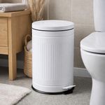 Basurero Metálico Clásico con Pedal y Tapa de 20 Litros Color Blanco Mate