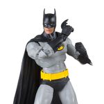 Figura DC Batman Multiverse con Accesorios y 22 Puntos de Articulación
