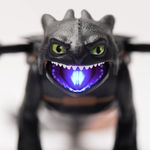Figura Interactiva Chimuelo Cómo Entrenar a Tu Dragón de 12 Plg con Luz y Sonido