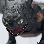 Figura Interactiva Chimuelo Cómo Entrenar a Tu Dragón de 12 Plg con Luz y Sonido