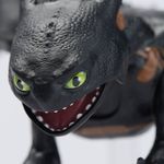 Figura Interactiva Chimuelo Cómo Entrenar a Tu Dragón de 12 Plg con Luz y Sonido