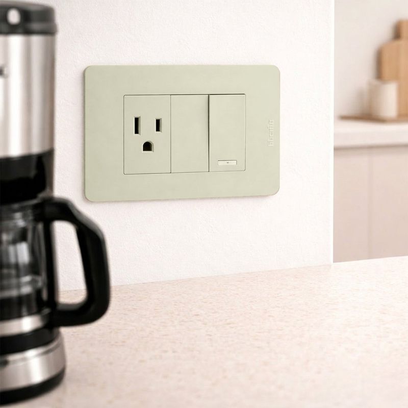 Placa para Interruptor 3 Modulos Color Marfil