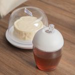 Mielera con Cuchara Acrílica y Tapa Blanca Transparente