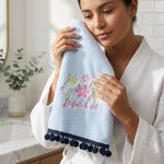 Toalla de Manos de Algodón para Baño con Bordado Disfruta la Vida Color Celeste