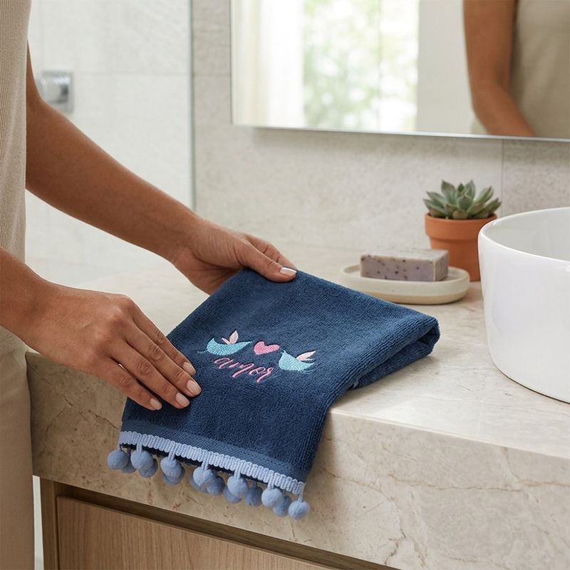 Toalla de Manos de Algodón para Baño con Bordado Amor Color Azul