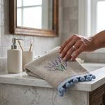 Toalla de Manos de Algodón para Baño con Bordado de Lavanda Color Verde