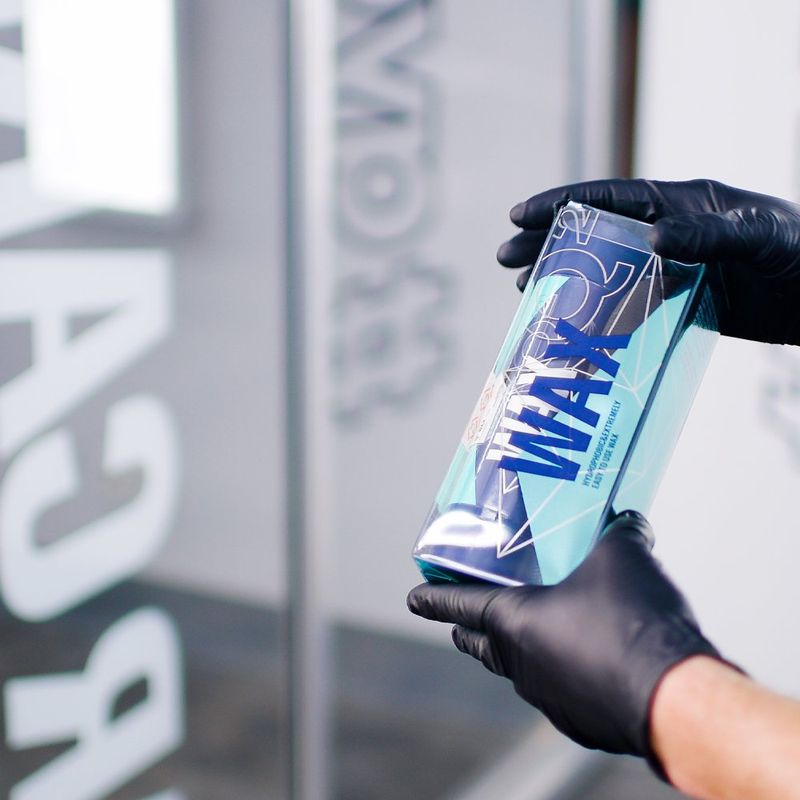 Cera Automotriz Gyeon Q2 Wax Hidrofóbica de Fácil Aplicación y Alto Brillo