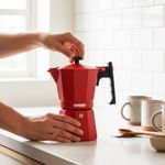 Cafetera Italiana Magefesa Colombia 6 Tazas de Aluminio Color Rojo