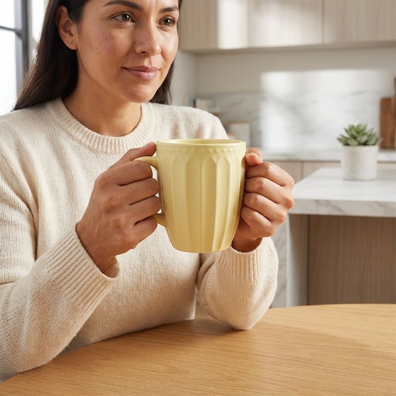 Taza Perlada de Cerámica Fiorella de 11.7 oz - Presentación Surtida