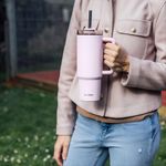 Vaso Térmico de Acero Inoxidable de 950 mL con Asa y Pajilla Color Rosado Pastel