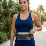 Cangurera Deportiva para Ejercicio Negra con Bolsillo Expandible y Ajuste a la Cintura