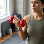 Mancuerna Hexagonal Recubierta de Vinilo Color Rojo de 5 Libras para Entrenamiento