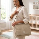 Pañalera de Hombro Wonderland Beige con Compartimentos Internos de 40 x 26 x 11 cm