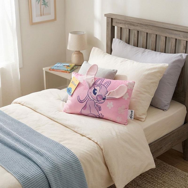 Almohada Infantil Decorativa 3D Angel Rosado de 21 x 30 cm Suave para Dormitorio