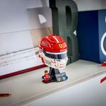 LEGO Editions Scuderia Ferrari Casco de Charles Leclerc #43014 de 886 Piezas