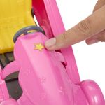 Vehículo Barbie Go Kart con Casco y Stickers para Muñeca Color Rosado