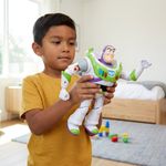 Figura de Acción Toy Story Buzz Lightyear de 12 Plg Articulada Color Blanco y Verde