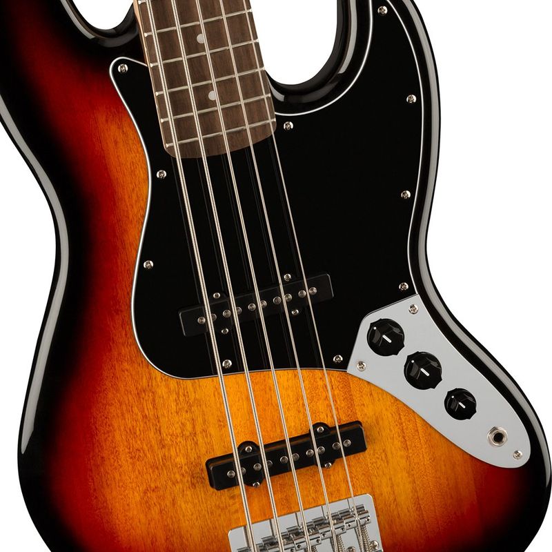 Bajo eléctrico Fender Squier Affinity Jazz Bass 5 cuerdas Color Sunburst en Tres Tonos