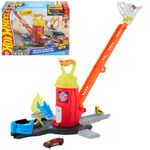 Estación de Bomberos Hot Wheels City con Auto 1:64 y Escalera de 40 cm