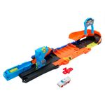 Pista Garage de Acrobacias Hot Wheels City con Auto 1:64 y Elevador