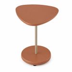 Mesa Auxiliar Alta Bel de 51 x 51 x 60 cm con Cubierta Triangular Redondeada Color Terracota