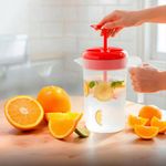 Pichel Mezclador Guateplast de 3 Litros con Aspas para Bebidas Color Rojo