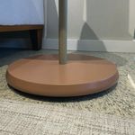 Mesa Auxiliar Bel de MDF y Metal para Sala 45 x 45 x 55 cm Color Terracota y Dorado