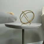 Mesa Auxiliar Alta Bel de 51 x 51 x 60 cm con Cubierta Triangular Redondeada Color Crema