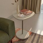 Mesa Auxiliar Alta Bel de 51 x 51 x 60 cm con Cubierta Triangular Redondeada Color Crema