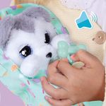 Peluche Interactivo Baby Paws Husky de 21.5 cm con Chupón y Bolsito de Transporte