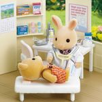 Sylvanian Families Clínica Country Doctor con Accesorios de Juego