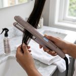 Alisadora Delgada Wet2Straight para Cabello Húmedo y Seco con Temperatura Digital Rosado