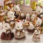 Sylvanian Families Familia Conejo Chocolate Set de Aniversario con 11 Figuras