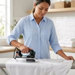 Plancha Seca Clásica 1000W con Base de Aluminio Pulido Negra