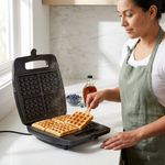 Waflera Belga Cuadrada para 4 Porciones 1550W Antiadherente Negra