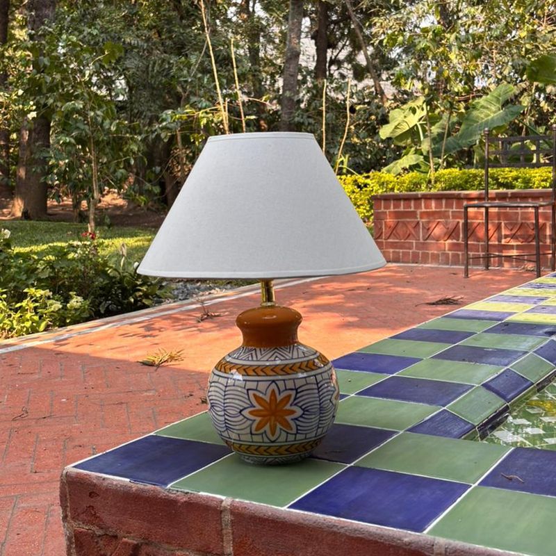 Lámpara de Mesa Estilo Pascua de Cerámica Artesanal Color Naranja y Azul