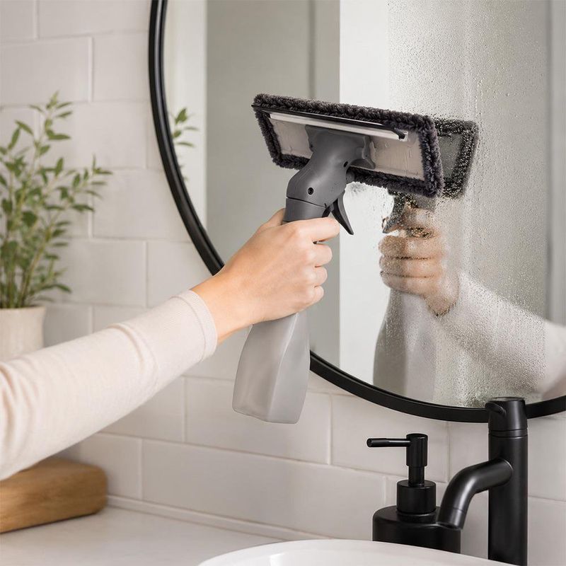 Limpiador con Spray Doble Cara con Squeegee Color Gris