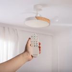 Ventilador de Techo Fortuna LED 36 plg Color Blanco con Acabado Madera