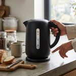 Hervidor Eléctrico Negro de 1.7 Litros con Base Giratoria 360° para Agua Caliente
