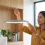 Lámpara Colgante LED de 1 Aro Blanco de 25W 3000K con Altura Ajustable para Interior