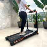 Caminadora Fit Fold 23T Plegable con Monitor LCD Color Negra con Detalles Naranja
