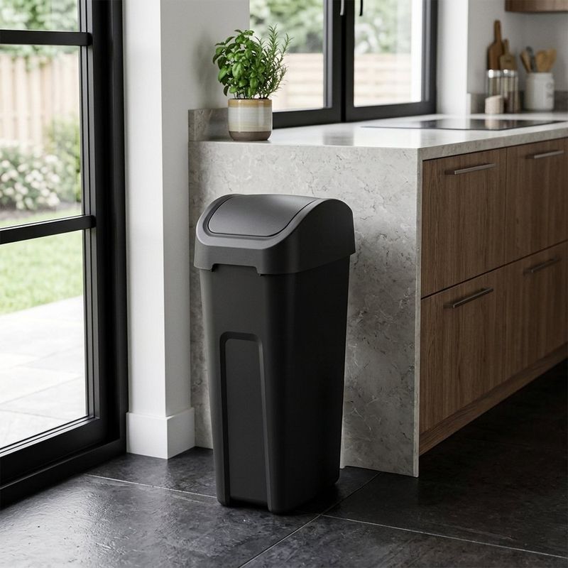Basurero Plástico con Tapa Abatible Color Negro 50 Litros
