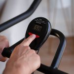 Bicicleta Spinning 400BS con Monitor Digital Color Negra con Detalles Naranja