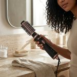 Cepillo Secador de Cabello Rotativo Negro y Rose Gold 1200W con Ion Turmalina Bivolt