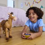 Caballo Tiro al Blanco Toy Story 5 con Control Remoto, Sonidos y Movimiento