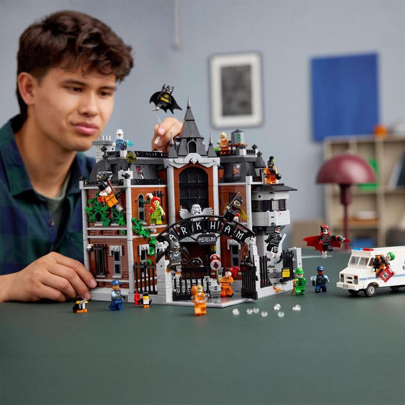 LEGO Batman Asilo Arkham de 2953 Piezas