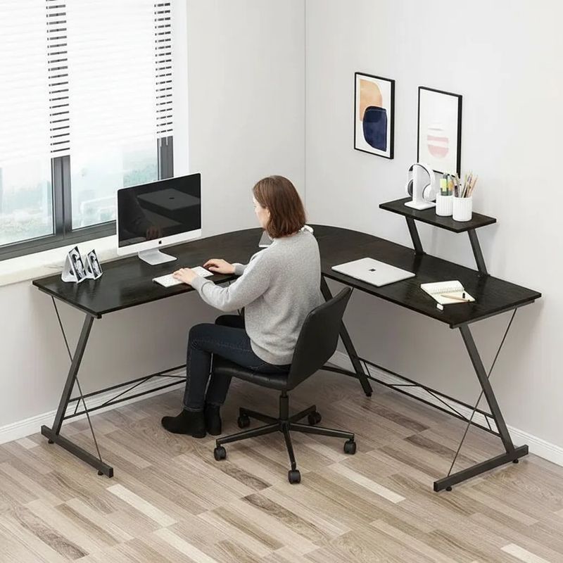 Escritorio en L Mily con Repisa Elevada para Oficina Negro de 129 x 129 x 74 cm