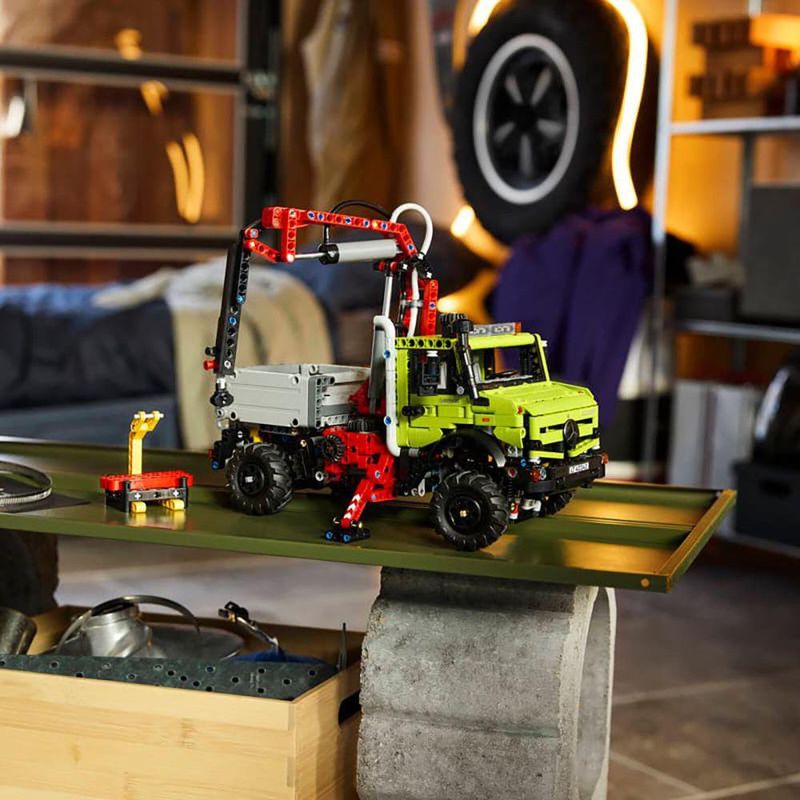 LEGO Technic Mercedes-Benz Unimog U 5023 con Grúa #42242 de 1189 Piezas