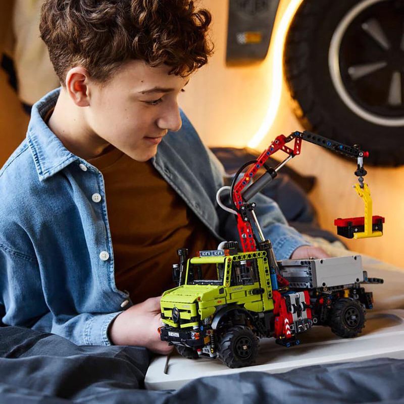 LEGO Technic Mercedes-Benz Unimog U 5023 con Grúa #42242 de 1189 Piezas
